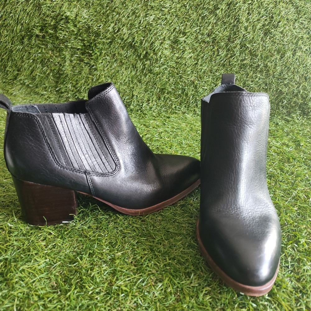 Isola Leather Ankle Boots Womens Size 6 Black Bootie Slip On Shoes Heels